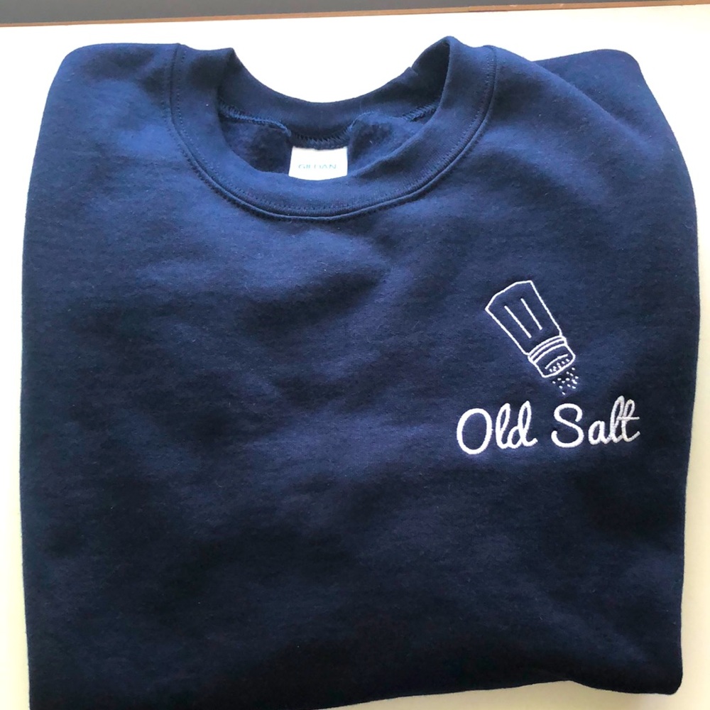 ⛵️Comfy sweatshirt with embroidered patch!